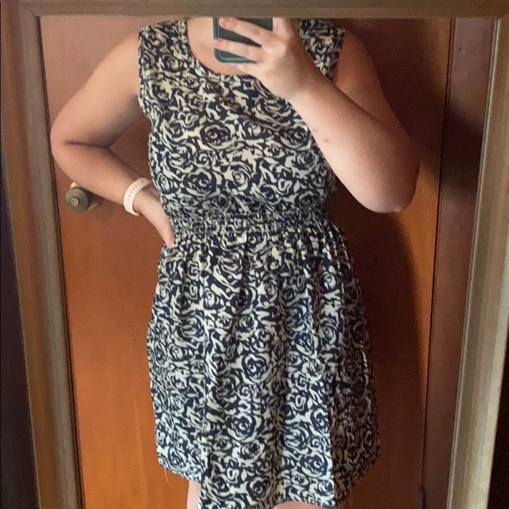 Flowered dress - Picture 2 of 4